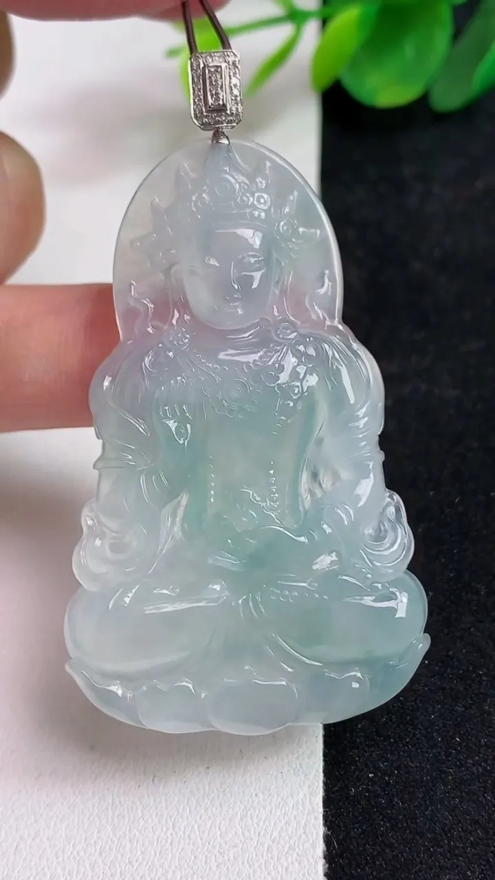 天然A货翡翠度母吊坠，尺寸57.7-34.2-4.8，重量:18.85g
5月13日
