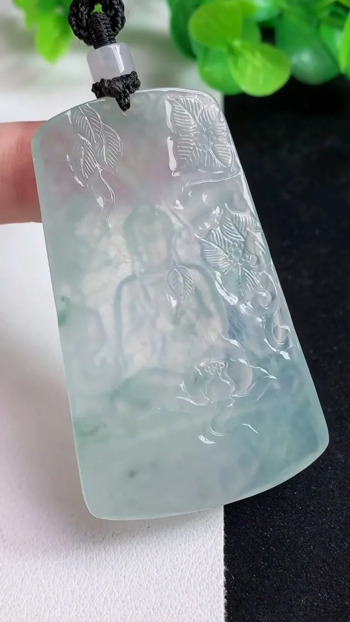 天然A货翡翠大日如来吊坠，尺寸60-36.7-4.6，重量:27.86g
5月13日