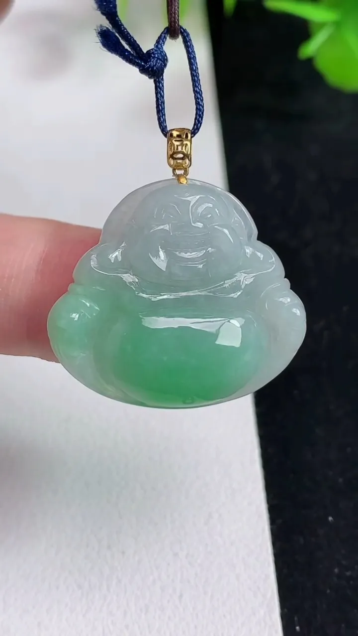天然A货翡翠佛公吊坠，尺寸22.8-26.7-4.2，重量:4.38g
5月13日