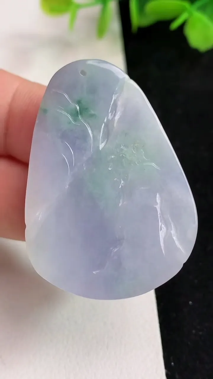 天然A货翡翠牌吊坠，尺寸43.4-30.8-8.8，重量:20.90g
5月13日