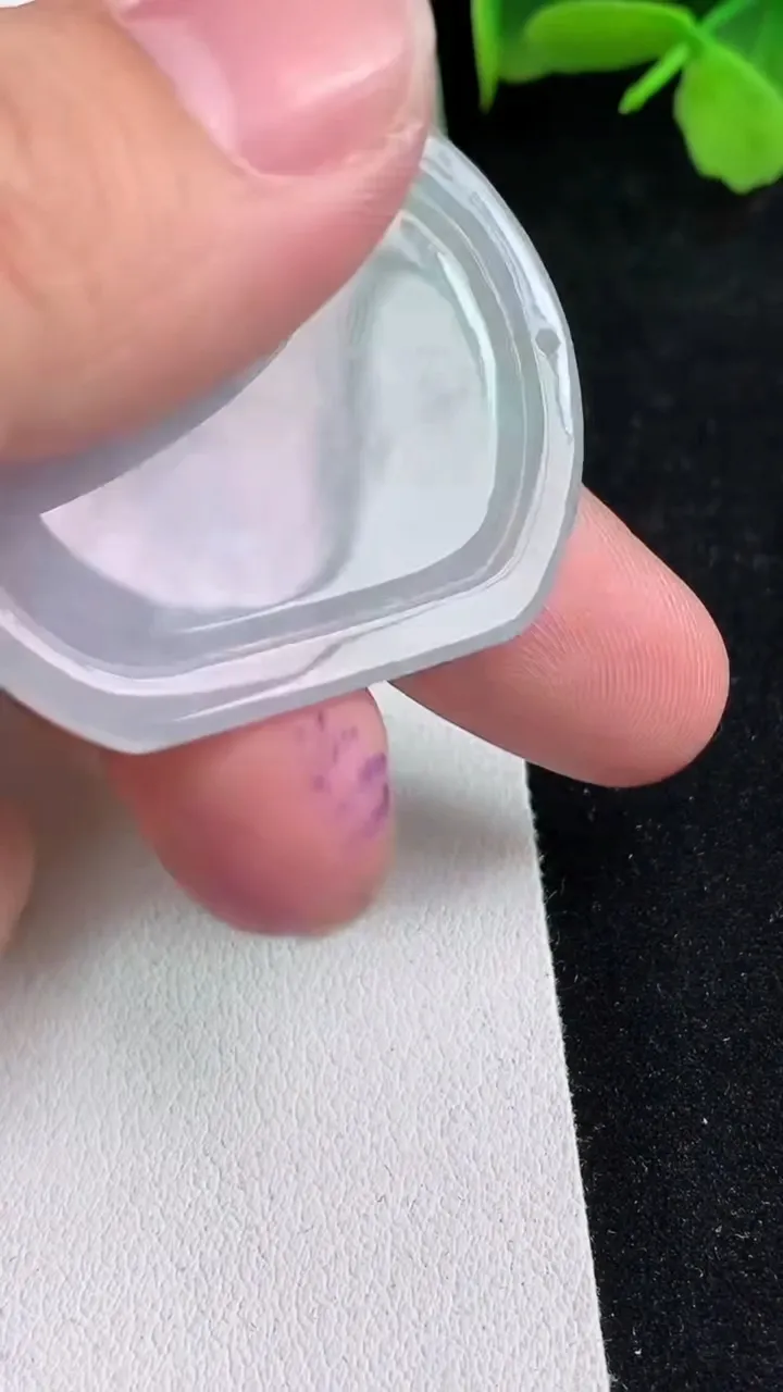 天然A货翡翠生肖兔吊坠，尺寸39.3-34-4.3，重量:12.27g
5月13日