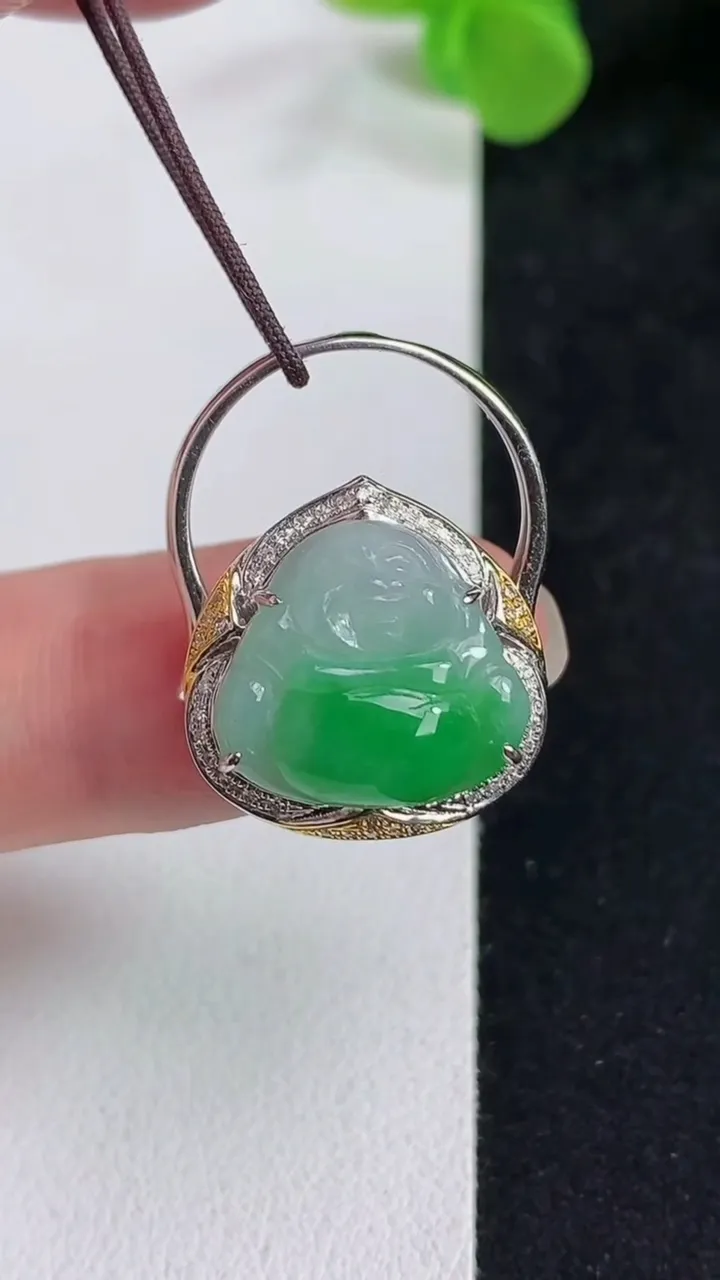 天然A货翡翠佛公戒指 吊坠两用款，尺寸16.8-13.3-15，重量:4.38g2025年5月13日