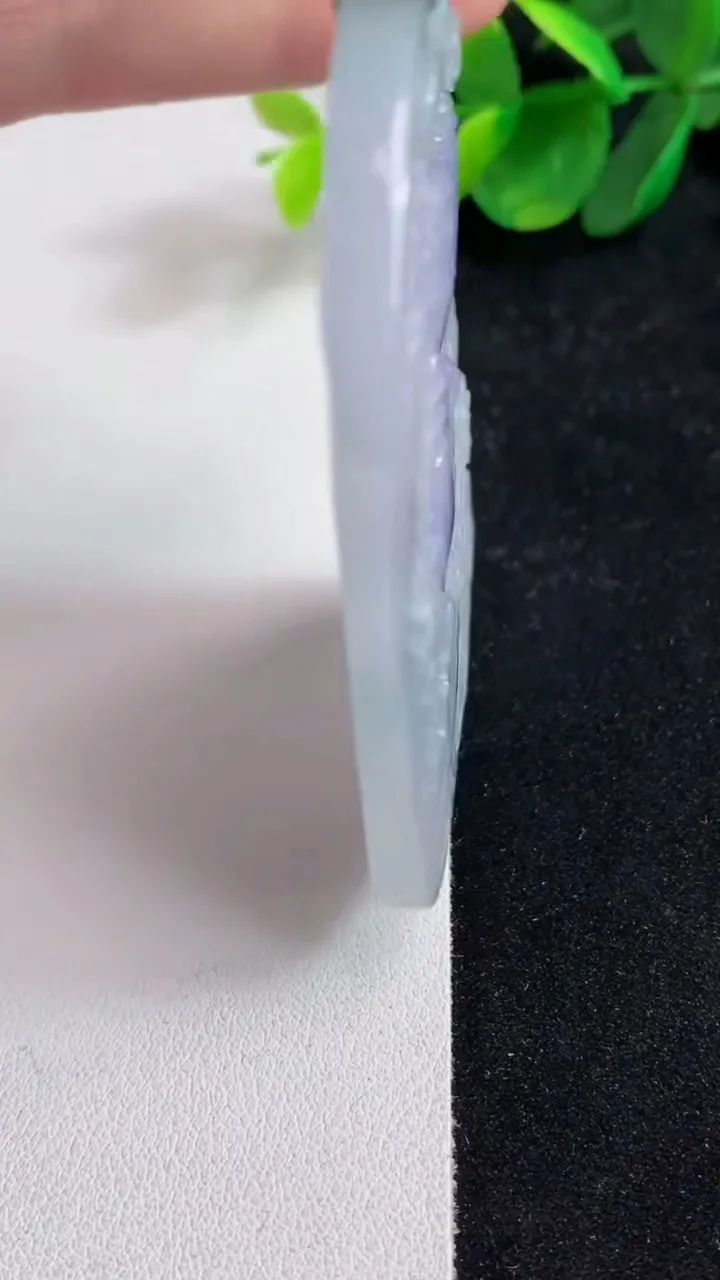 天然A货翡翠紫罗兰山水牌吊坠，尺寸71.6-45-6，重量:53.00g
5月13日