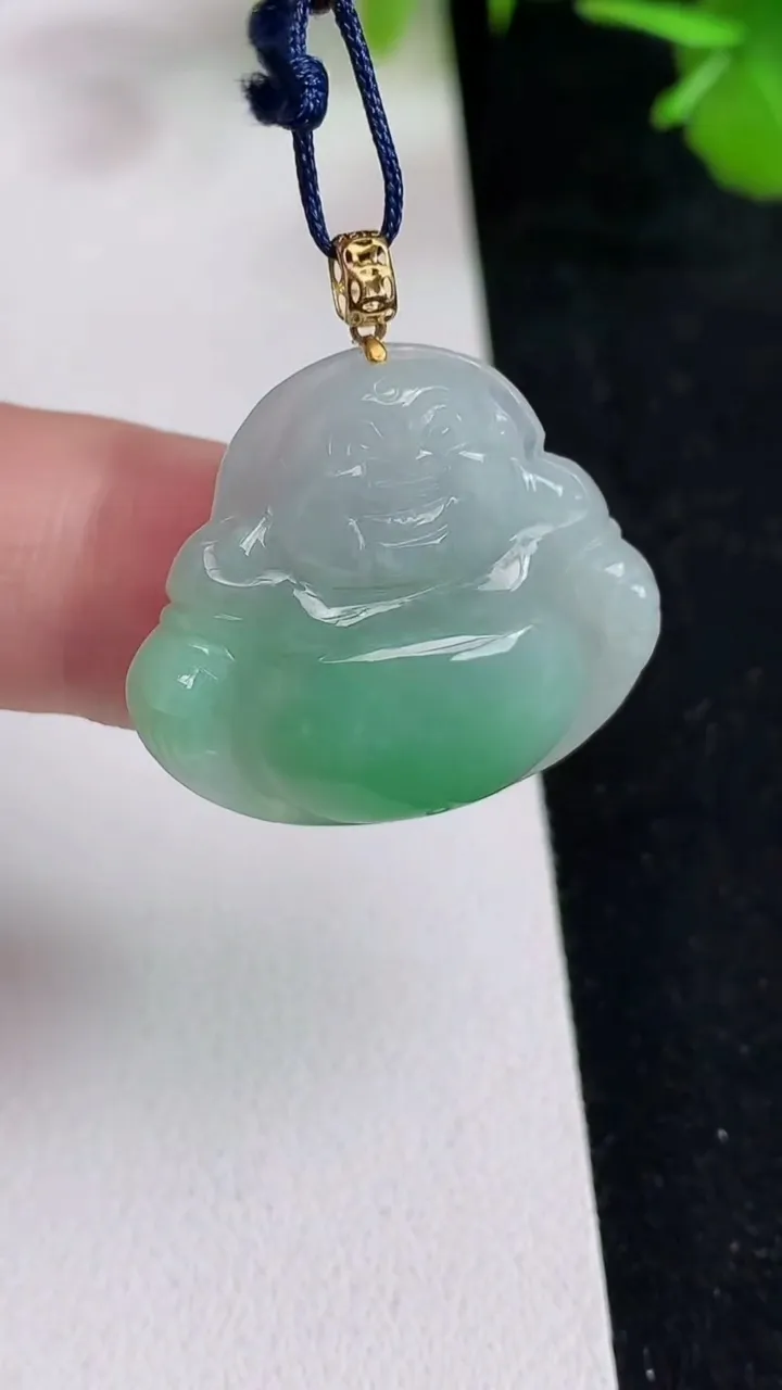 天然A货翡翠佛公吊坠，尺寸22.8-26.7-4.2，重量:4.38g
5月13日