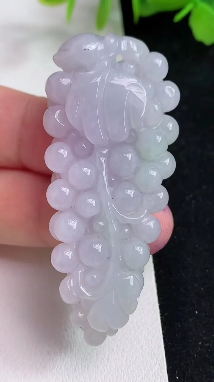 天然A货翡翠紫罗兰多子多福 葡萄吊坠，尺寸58.8-25.2-11.8，重量:29.33g
5月13日