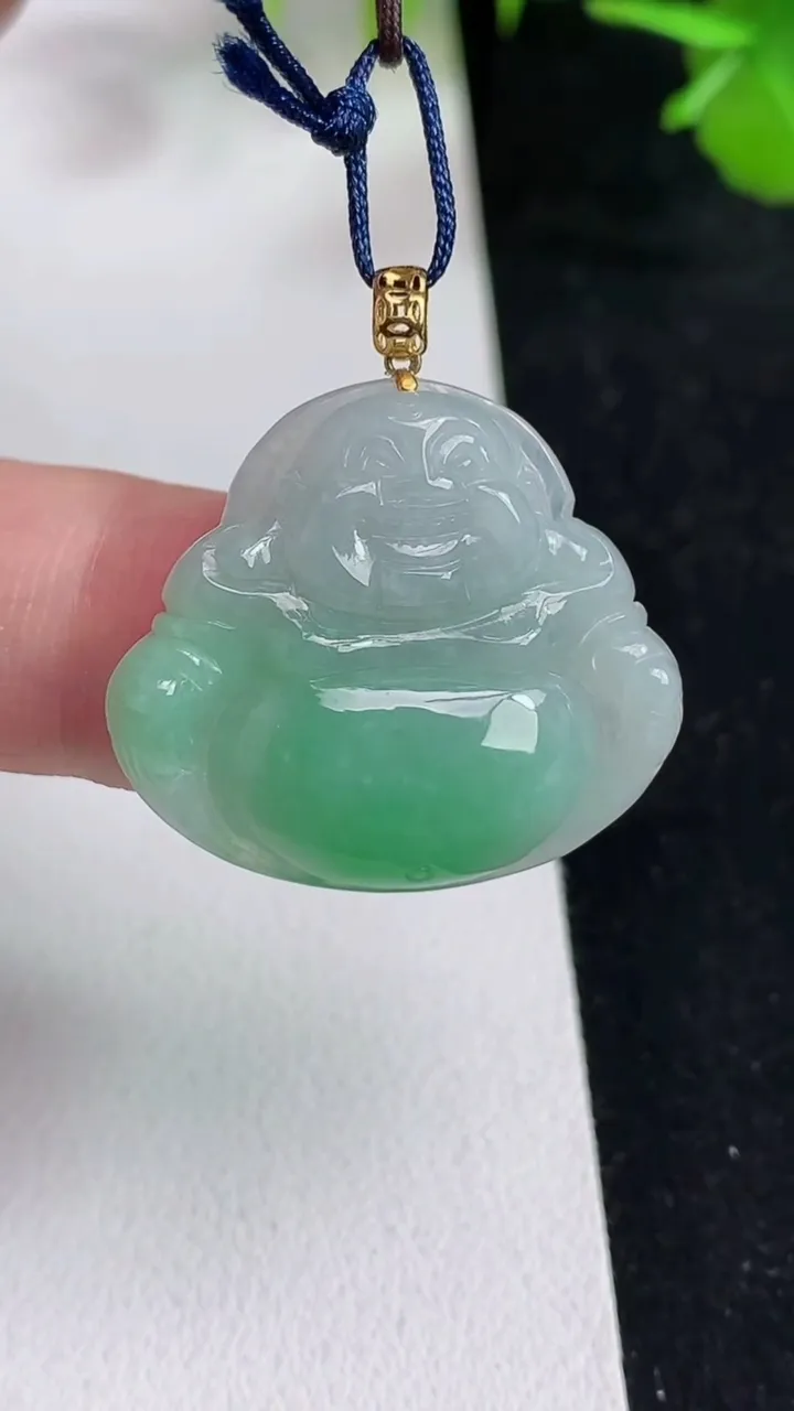 天然A货翡翠佛公吊坠，尺寸22.8-26.7-4.2，重量:4.38g
5月13日