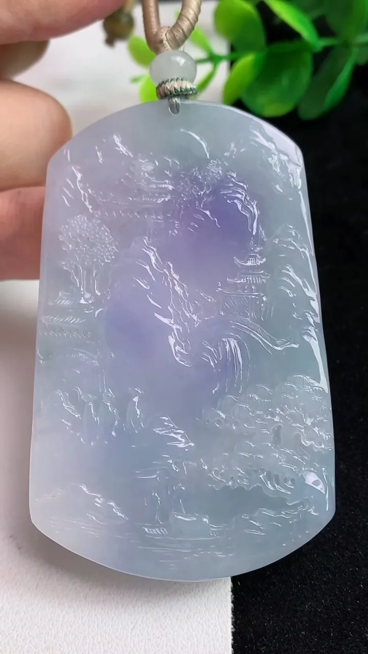 天然A货翡翠紫罗兰山水牌吊坠，尺寸71.6-45-6，重量:53.00g
5月13日