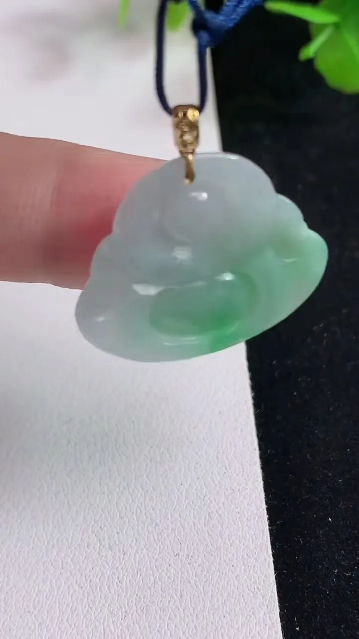 天然A货翡翠佛公吊坠，尺寸22.8-26.7-4.2，重量:4.38g
5月13日
