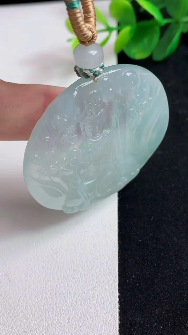 天然A货翡翠白冰虚空藏观音菩萨吊坠，尺寸50.5-5.3，重量:33.13g
5月13日
