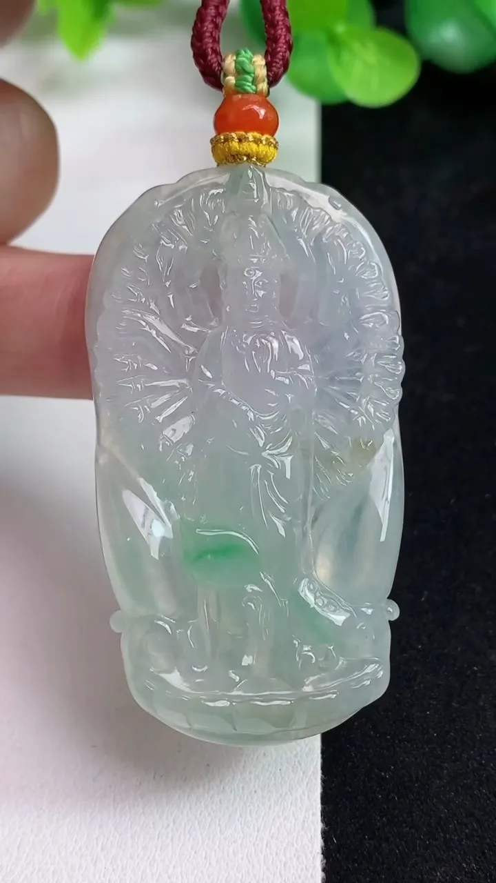 天然A货翡翠千手观音吊坠，尺寸54.6-30-6.3，重量:25.17g
5月13日