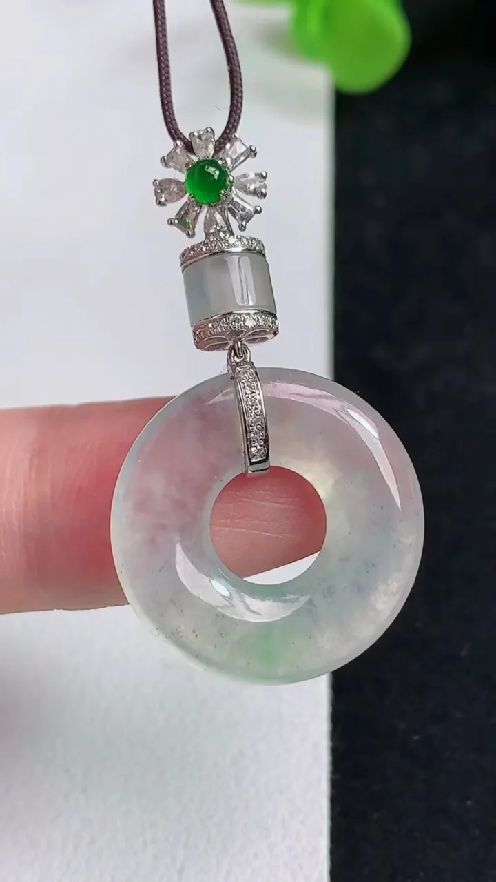 天然A货翡翠平安环吊坠，尺寸21-4，重量:4.45g
5月13日