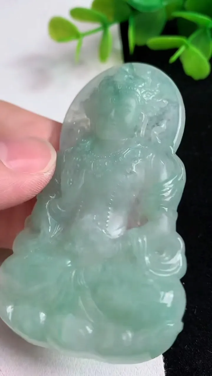 天然A货翡翠度母吊坠，尺寸70-43.7-5.2，重量:36.00g
5月14日