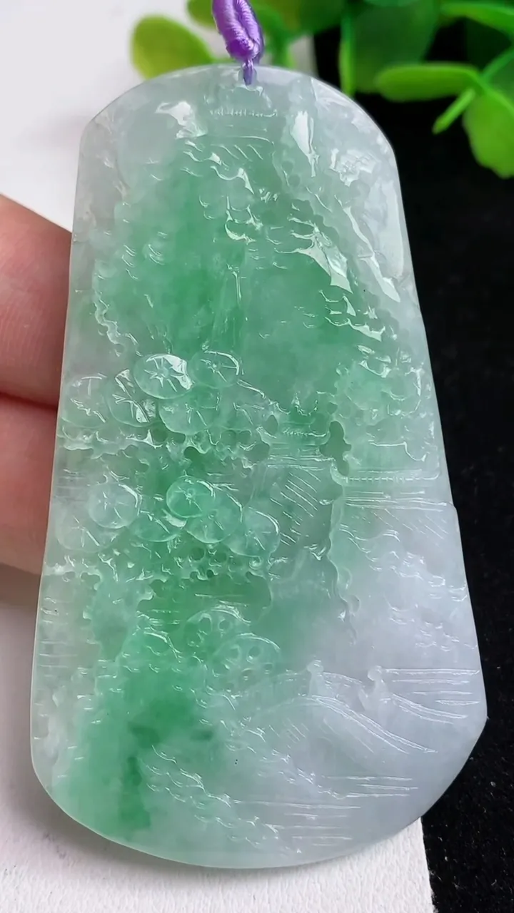 天然A货翡翠山水牌吊坠，尺寸72.3-41-5，重量:35.38g
5月14日