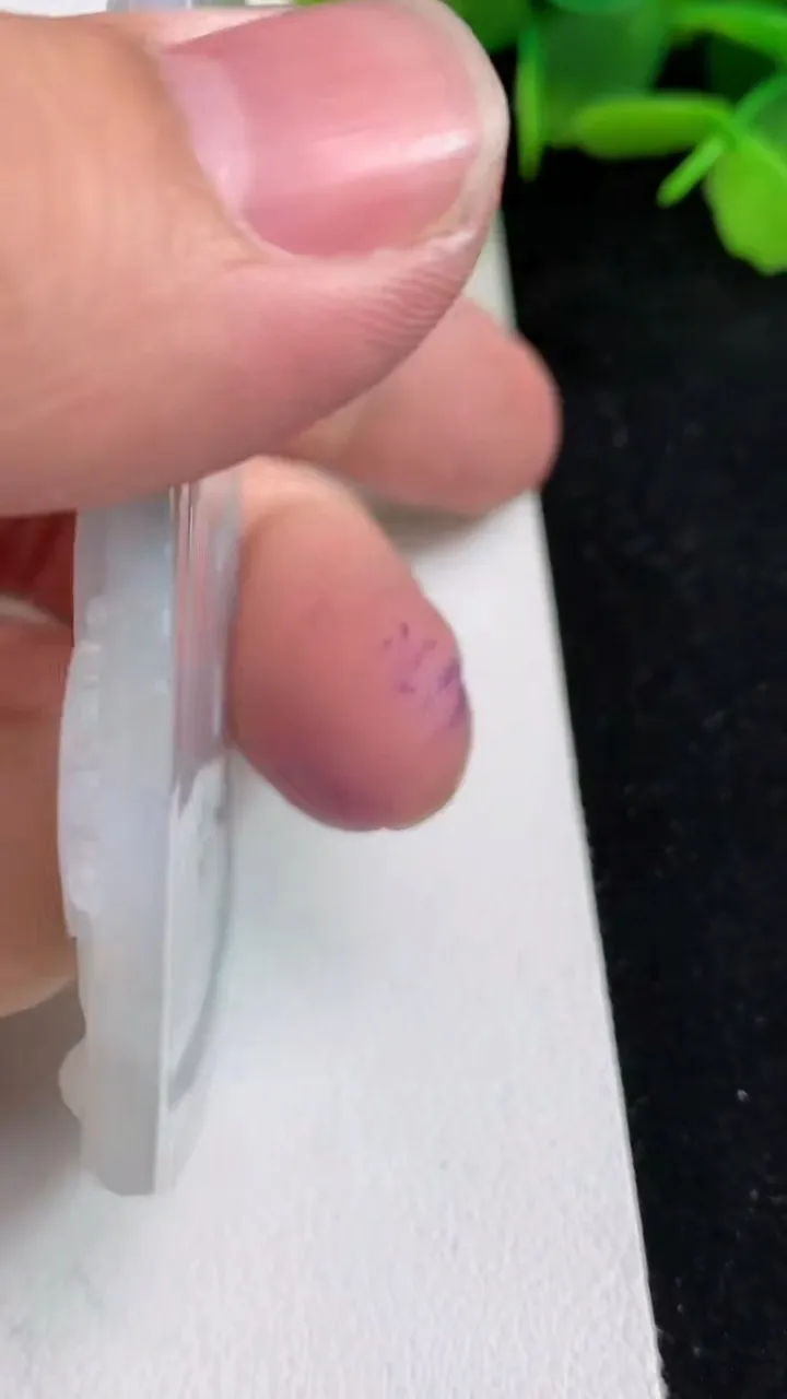 天然A货翡翠观音菩萨吊坠，尺寸71-42.2-4.8，重量:31.26g
5月14日