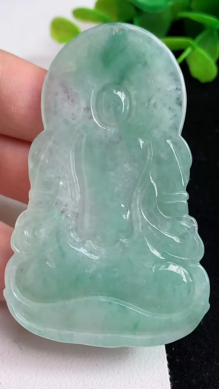 天然A货翡翠度母吊坠，尺寸70-43.7-5.2，重量:36.00g
5月14日