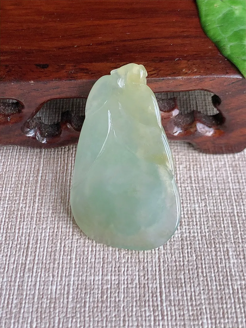 天然A货翡翠飘黄翡荷花和和美美吊坠尺寸38.7×24×7.2m量10.96g 0513