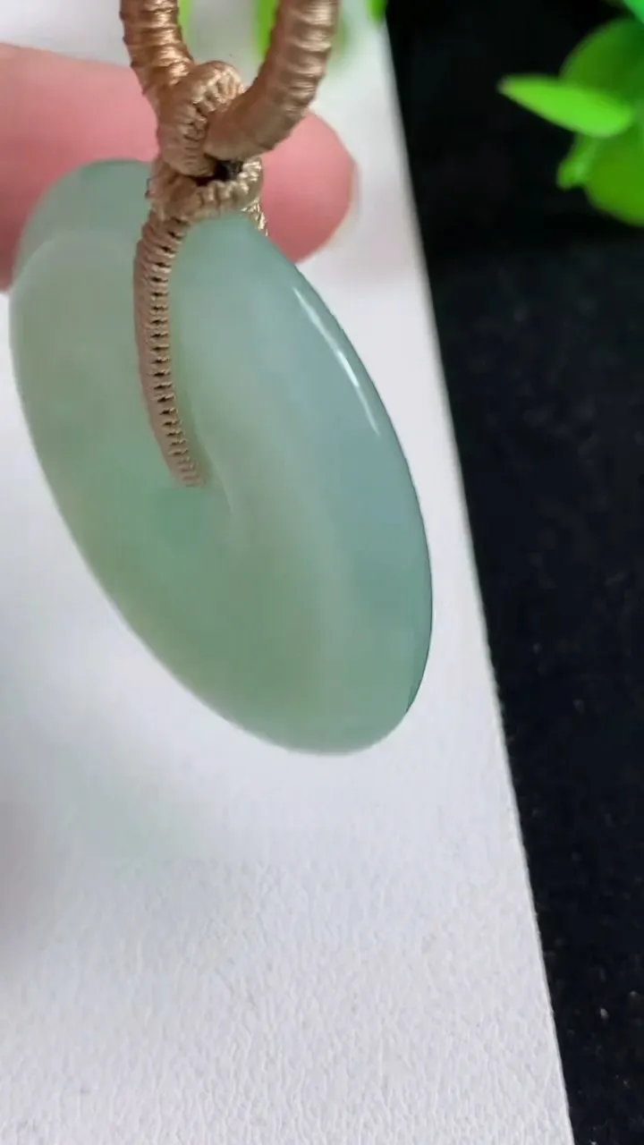 天然A货翡翠平安扣吊坠，尺寸38-5.5，重量:23.39g
5月14日