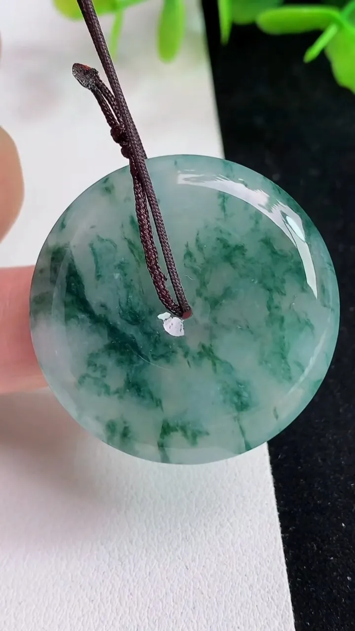 天然A货翡翠飘花平安扣吊坠，尺寸34.2-5，重量:13.68g
5月14日