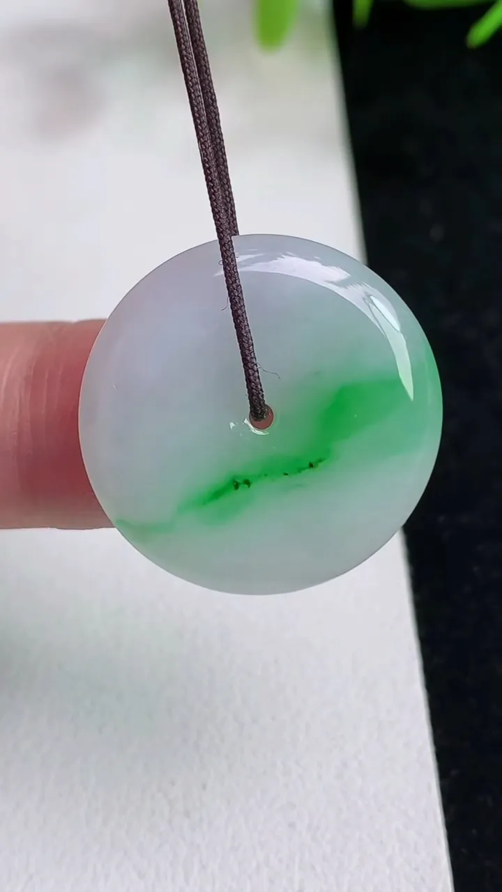 天然A货翡翠平安扣吊坠，尺寸23-3.3，重量:4.52g
5月14日