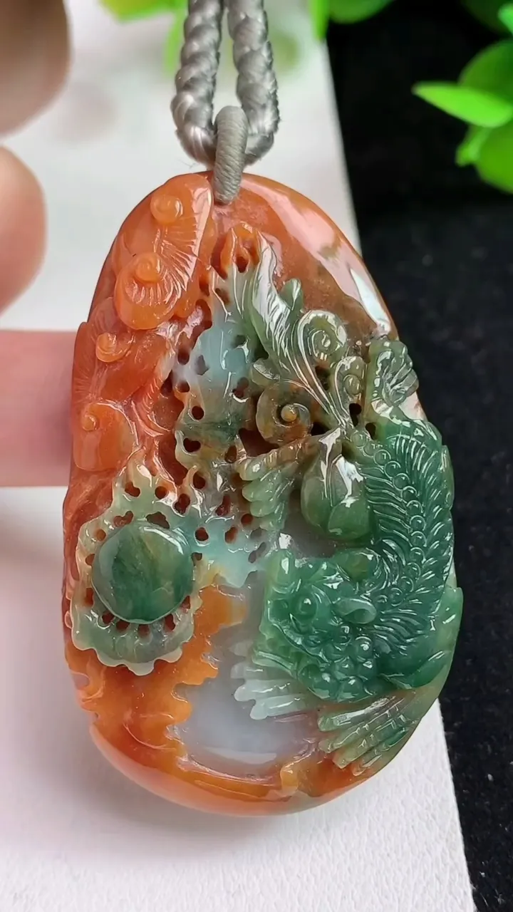 天然A货翡翠双彩生肖虎吊坠，尺寸52.6-33-11，重量:34.91g
5月14日