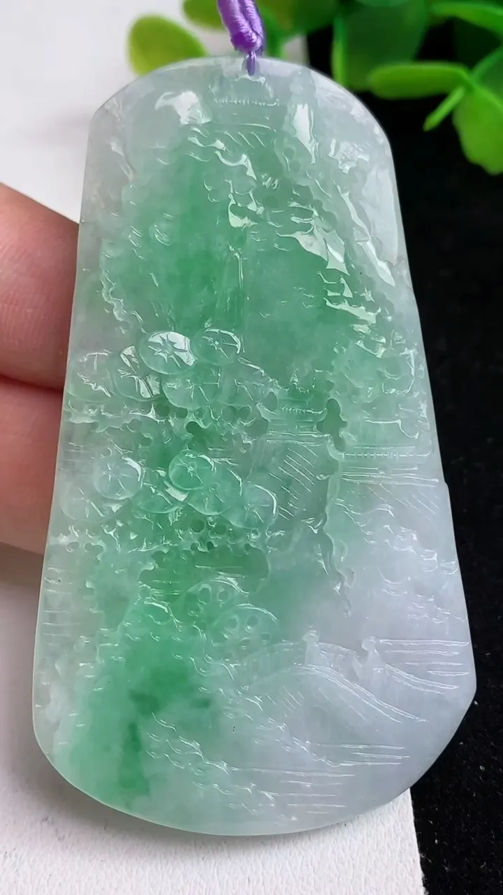 天然A货翡翠山水牌吊坠，尺寸72.3-41-5，重量:35.38g
5月14日