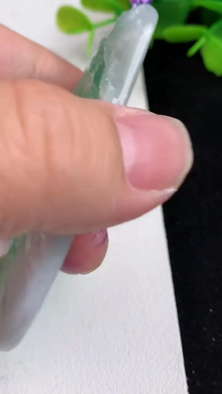 天然A货翡翠山水牌吊坠，尺寸72.3-41-5，重量:35.38g
5月14日