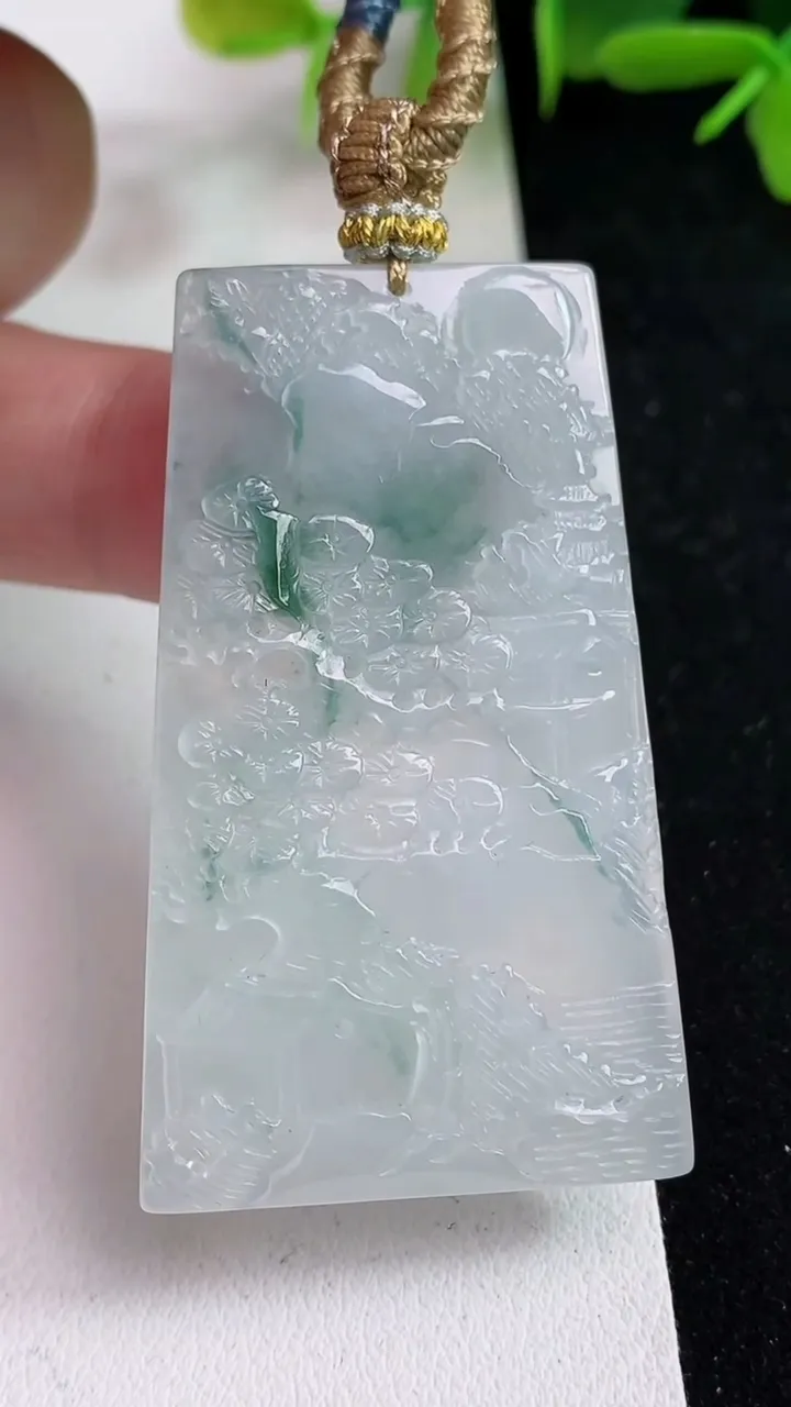 天然A货翡翠飘花山水牌吊坠，尺寸50-29.2-4.2，重量:21.30g
5月14日