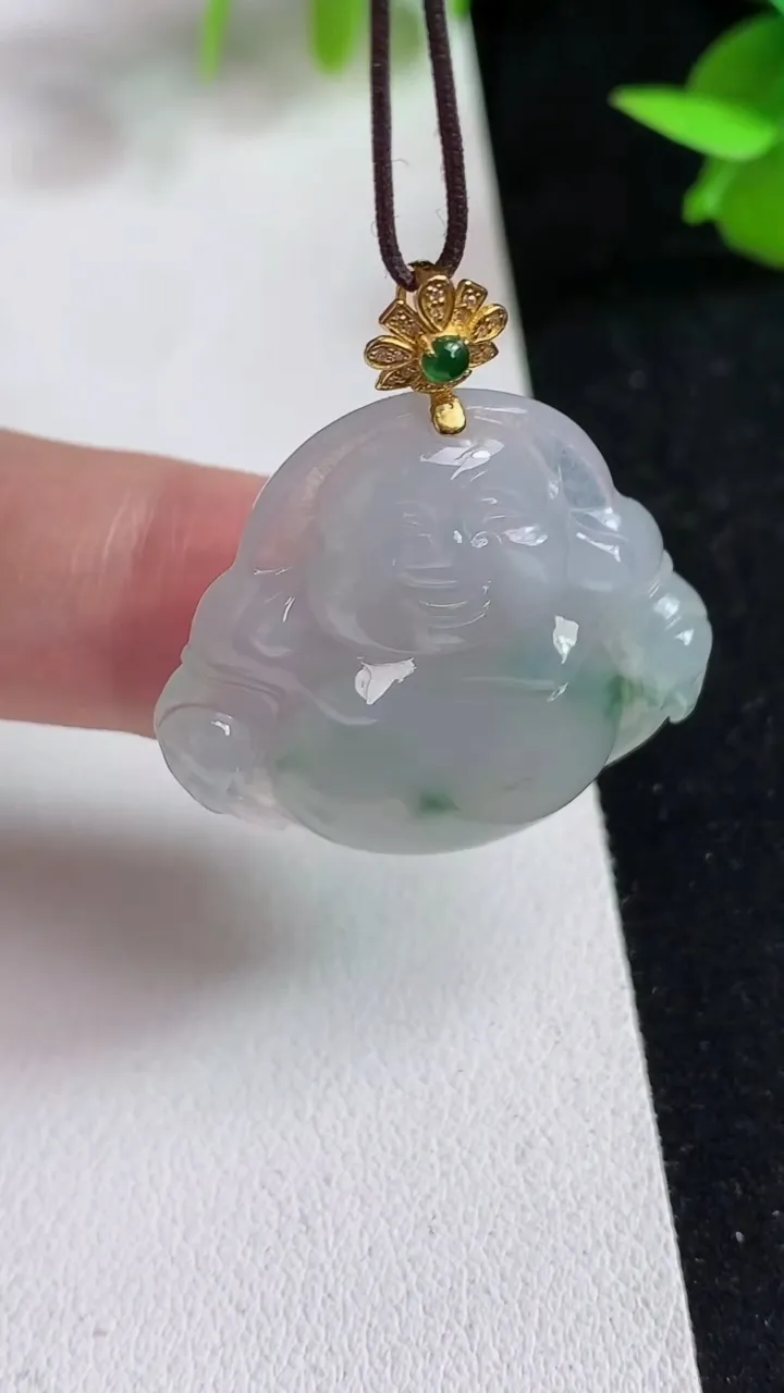 天然A货翡翠飘花佛公吊坠，尺寸26.7-29-5.8，重量:7.88g
5月14日