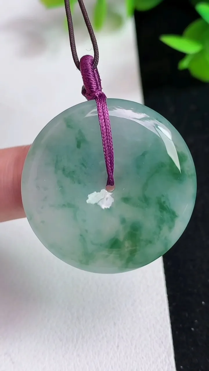 天然A货翡翠飘花平安扣吊坠，尺寸31.4-5，重量:11.59g
5月14日