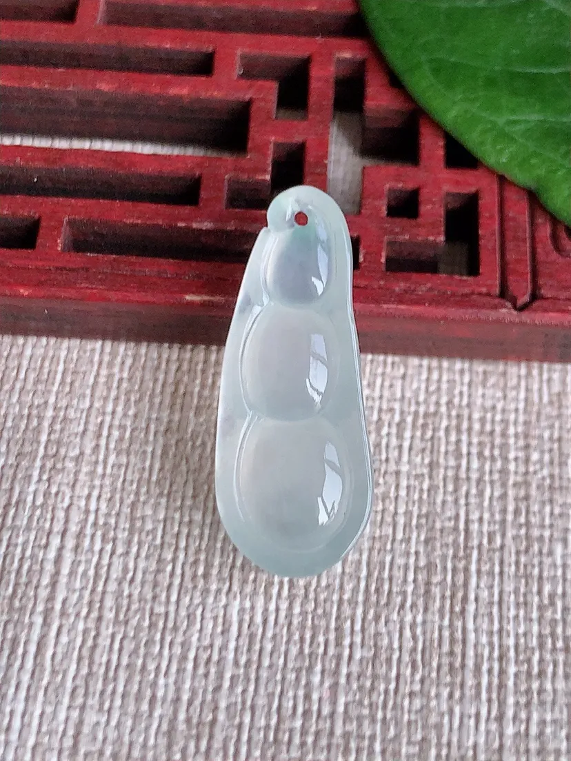 天然A货翡翠白月光四季豆福豆平安豆吊坠尺寸26.7×10.5×5.8m量2.87g 0513