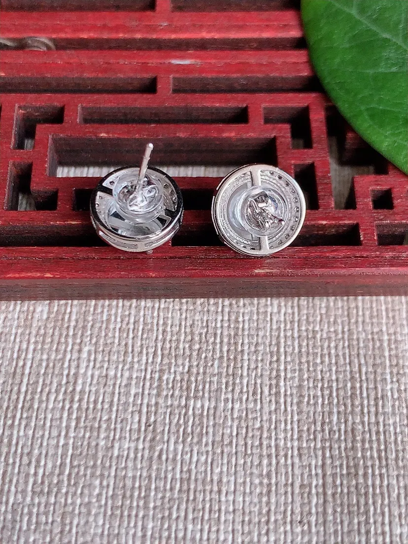 天然A货翡翠925银镶嵌满绿平安扣耳钉 尺寸8mm 重量2.06g 0513