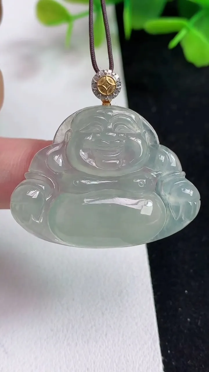 天然A货翡翠白冰佛公吊坠，尺寸26.6-36-4.8，重量:8.64g
5月14日
