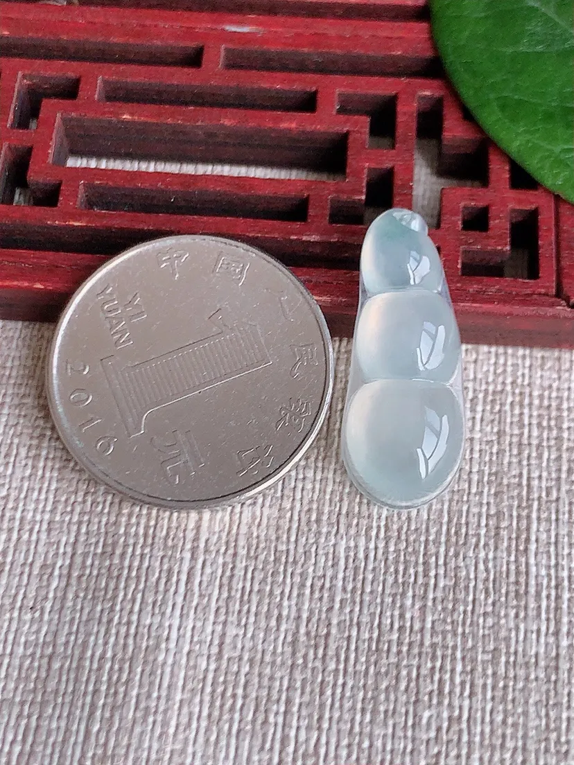 天然A货翡翠白月光四季豆福豆平安豆吊坠尺寸26.7×10.5×5.8m量2.87g 0513