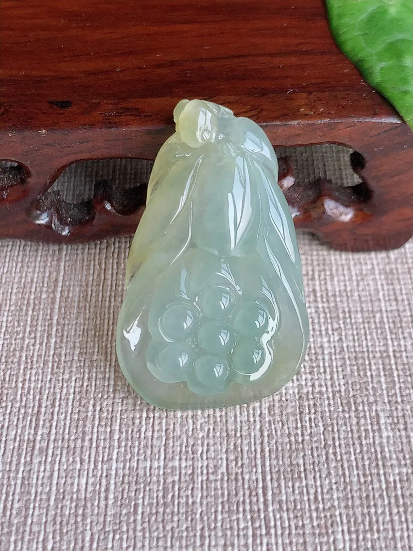天然A货翡翠飘黄翡荷花和和美美吊坠尺寸38.7×24×7.2m量10.96g 0513