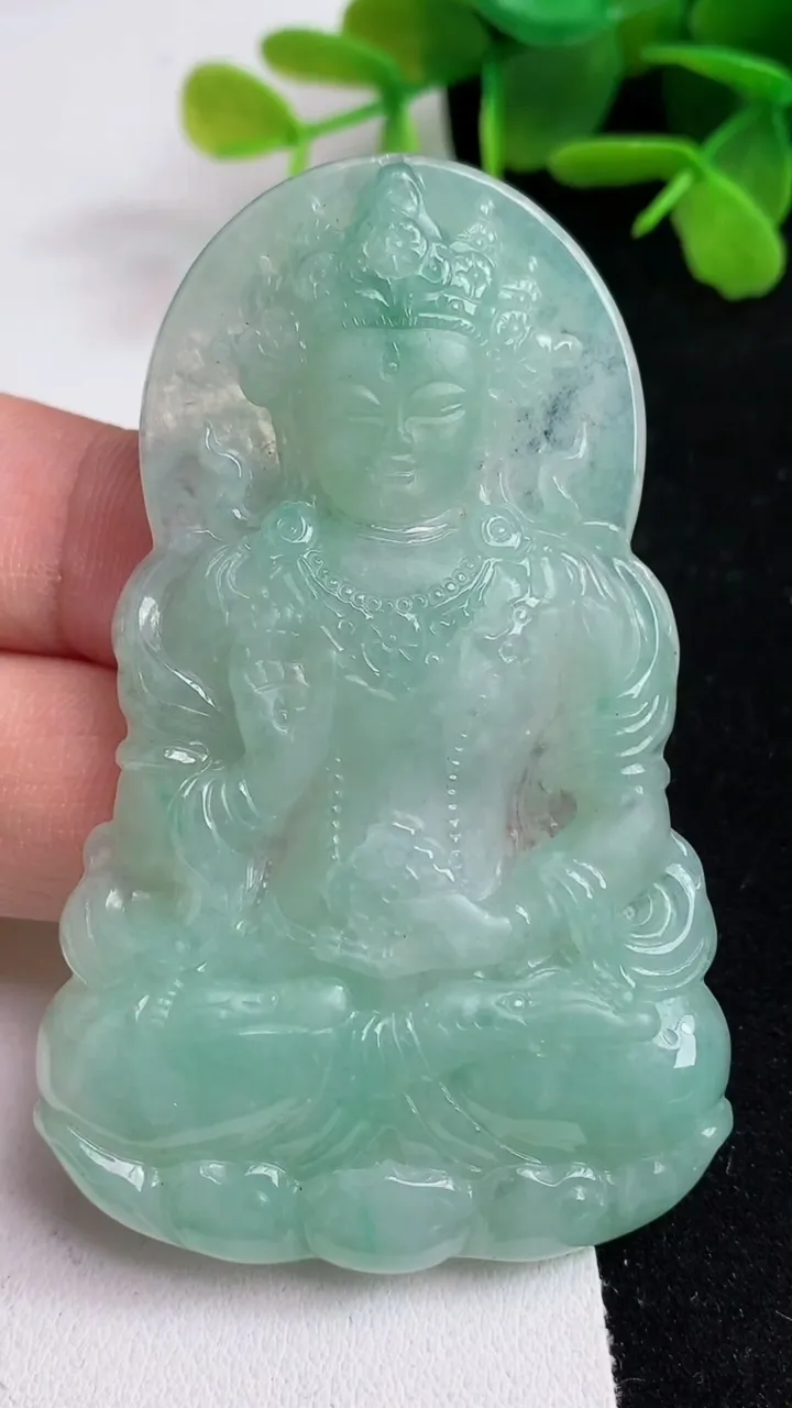天然A货翡翠度母吊坠，尺寸70-43.7-5.2，重量:36.00g
5月14日