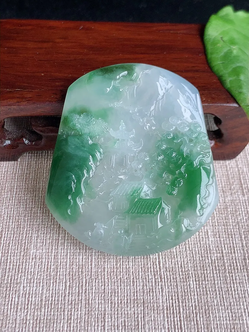 天然A货翡翠飘花意境山水牌吊坠 尺寸53.8×48.3×6.5m量35.32g 0511