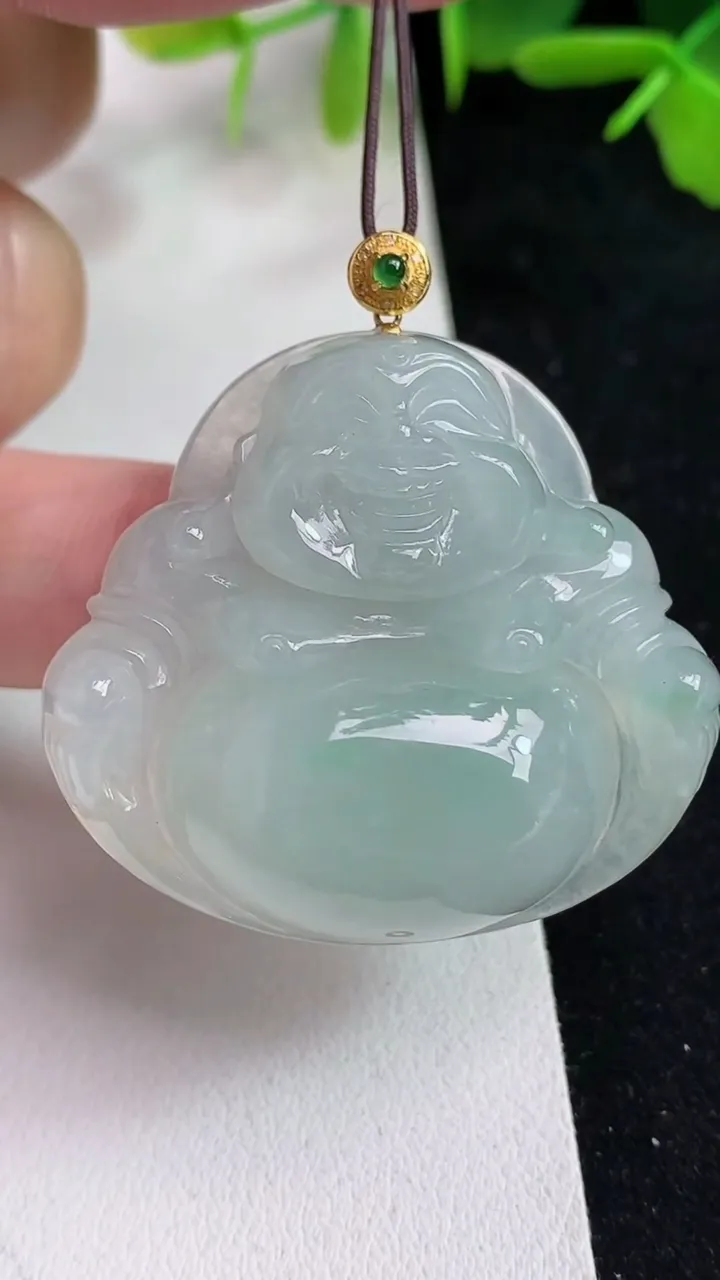 天然A货翡翠白冰佛公吊坠，尺寸35-39-9.7，重量:20.96g
5月14日