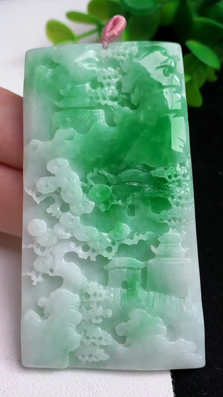 天然A货翡翠山水牌吊坠，尺寸76.8-42.2-5.2，重量:47.17g
5月14日