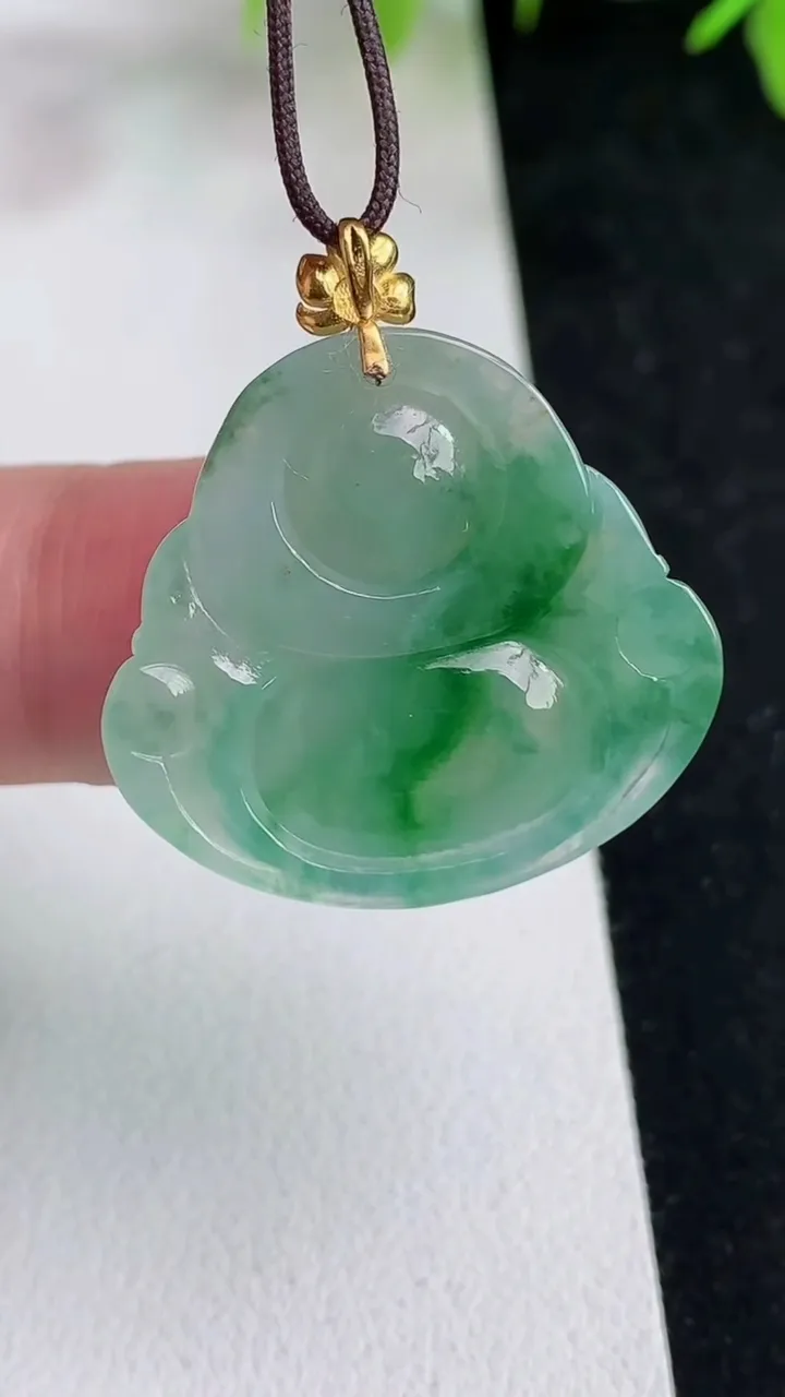 天然A货翡翠佛公吊坠，尺寸22.6-25-5.6，重量:5.21g
5月14日
