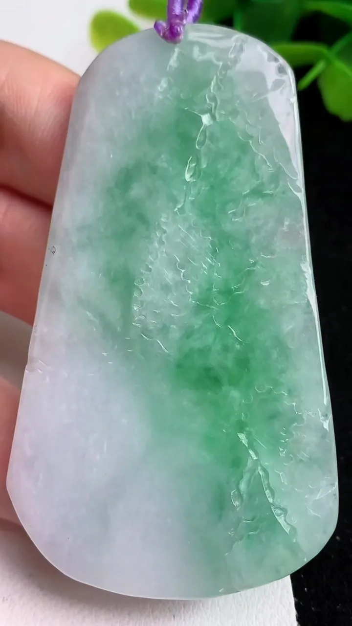 天然A货翡翠山水牌吊坠，尺寸72.3-41-5，重量:35.38g
5月14日