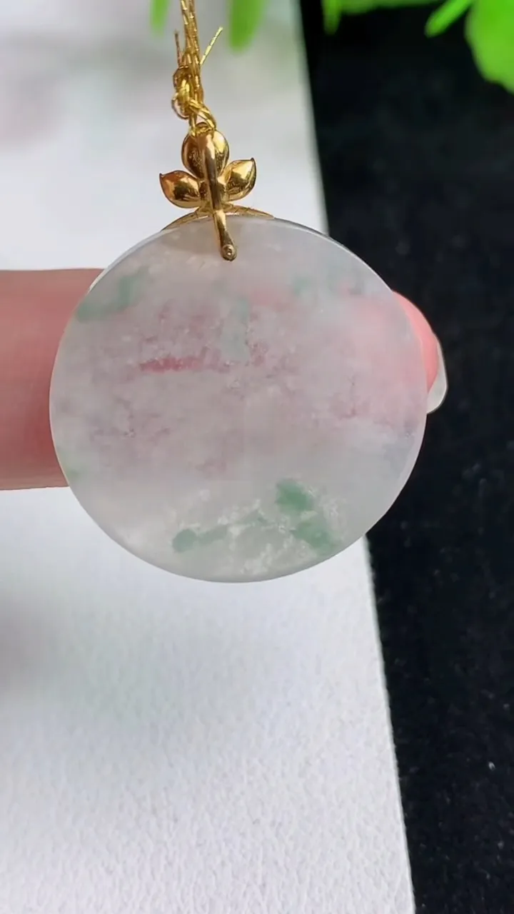 天然A货翡翠飘花无事牌吊坠，尺寸24-1.7，重量:3.80g
5月14日