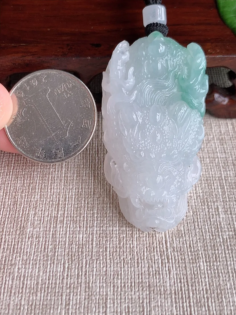 天然A货翡翠飘花龙牌吊坠 尺寸51.7×27×11m量31.82g 0511