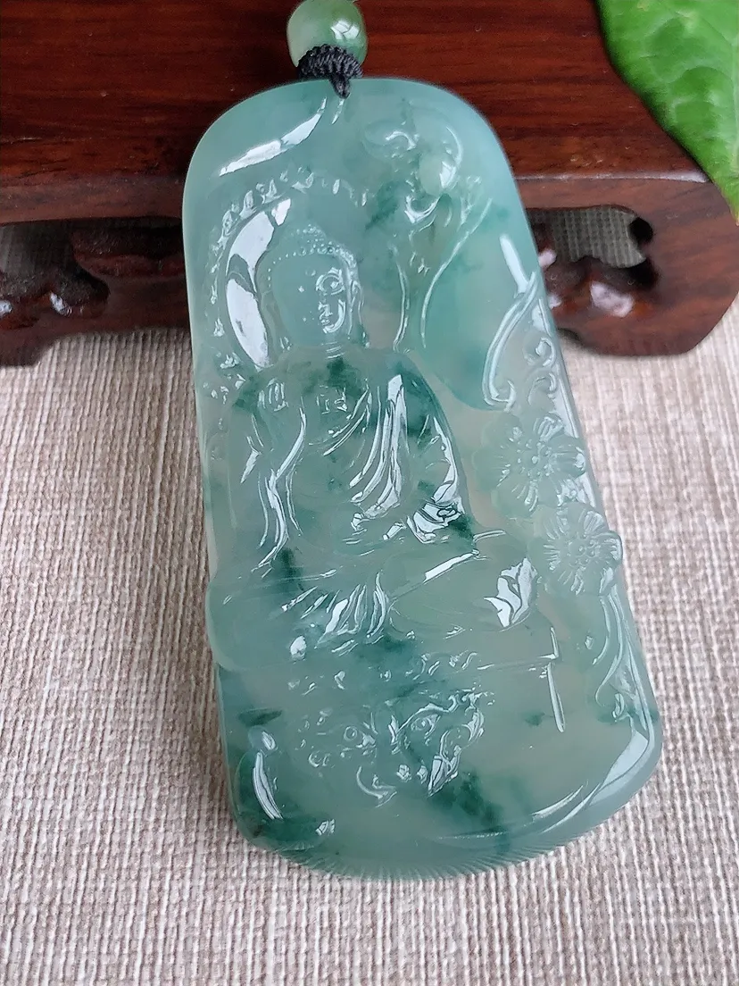 天然A货翡翠飘花大日如来吊坠尺寸71.3×36.3×6.4m量40.79g 0511