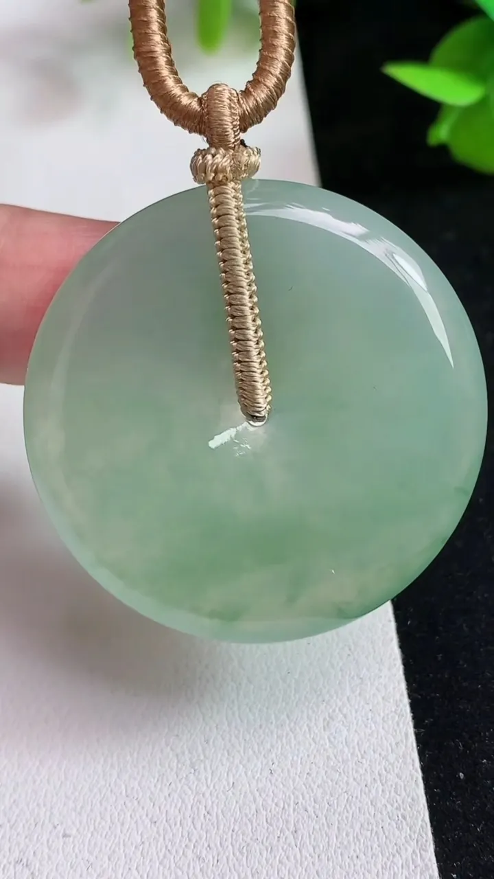 天然A货翡翠平安扣吊坠，尺寸38-5.5，重量:23.39g
5月14日