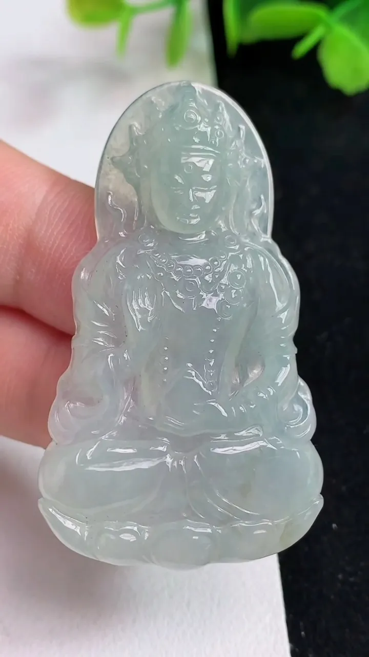 天然A货翡翠度母吊坠，尺寸51.2-30-4.8，重量:14.13g
5月14日