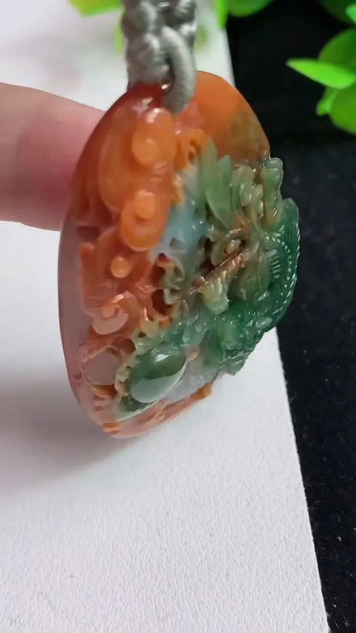 天然A货翡翠双彩生肖虎吊坠，尺寸52.6-33-11，重量:34.91g
5月14日
