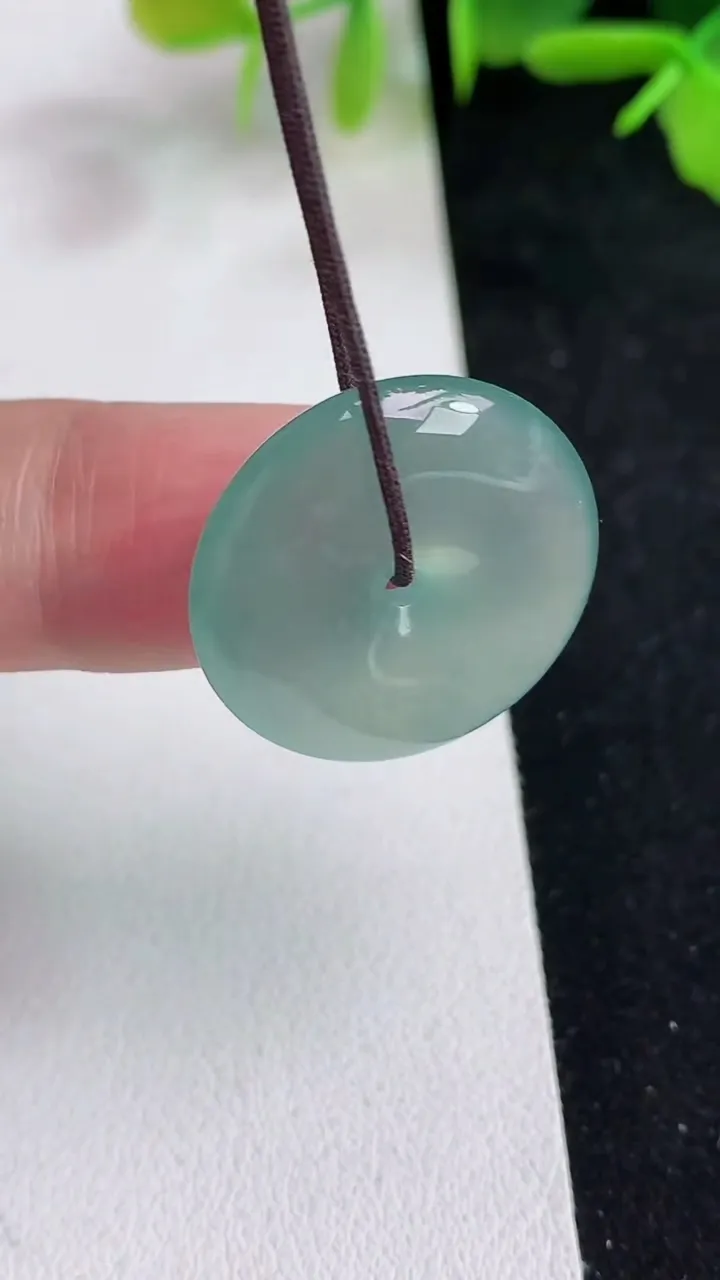 天然A货翡翠平安扣吊坠，尺寸22.2-5.8，重量:5.90g
5月14日