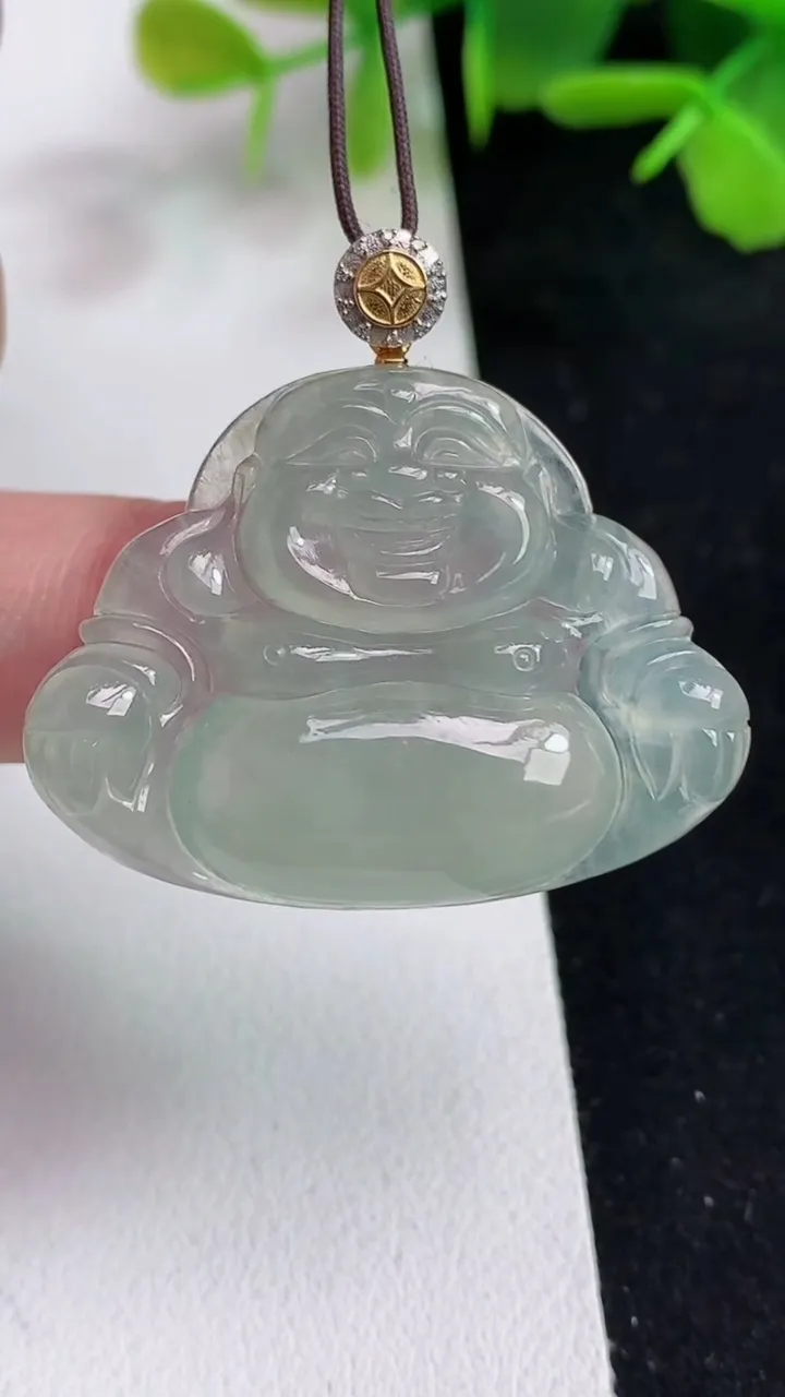 天然A货翡翠白冰佛公吊坠，尺寸26.6-36-4.8，重量:8.64g
5月14日