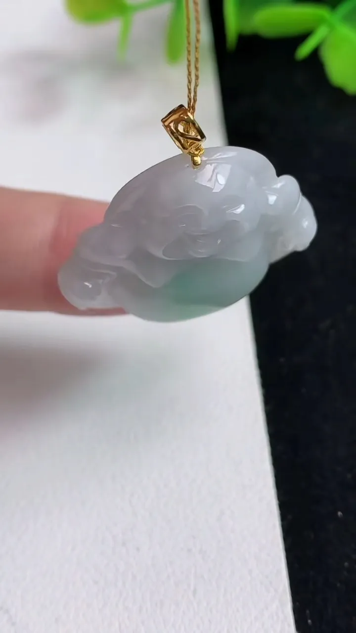 天然A货翡翠佛公吊坠，尺寸25.4-30.5-6.2，重量:8.14g
5月14日
