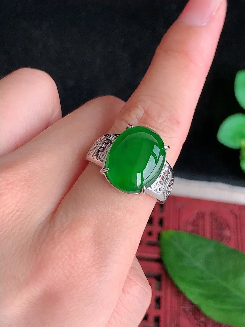 天然A货翡翠925银镶嵌满绿蛋面戒指 圈口可调节 尺寸16×12.6mm 重量4.14g 0513